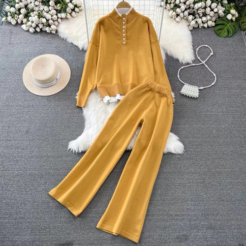 Women’s loungewear set with high ribbed structure and button details Lune London
