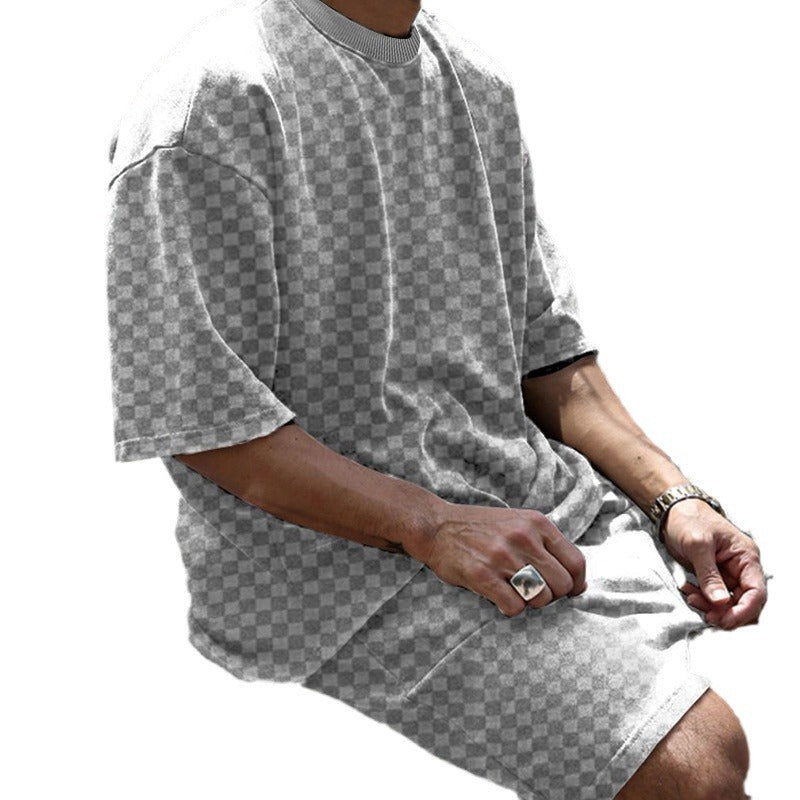 Comfortable summer outfit for men with oversized T-shirt and shorts Lune London