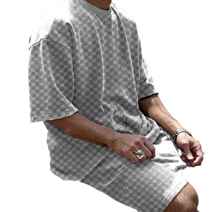 Comfortable summer outfit for men with oversized T-shirt and shorts Lune London