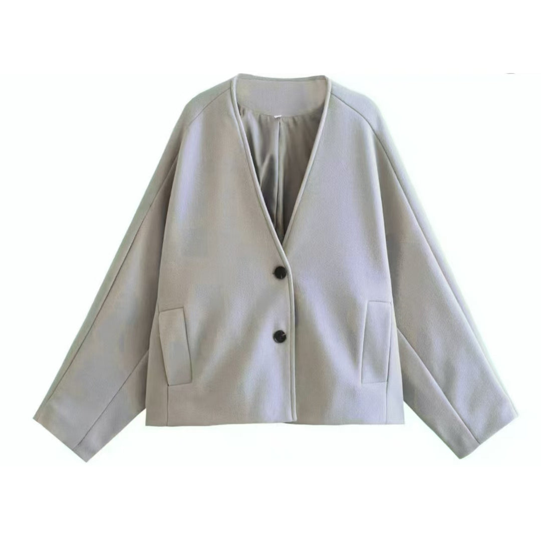 Veste féminine à la mode avec une coupe élégante et des poches pratiques Chic & Stil