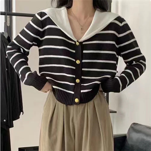 Fashion knitted cardigan for women with collar and button details Lune London