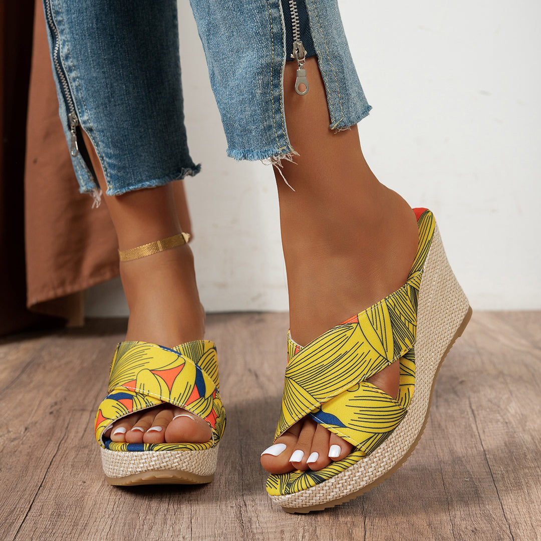 Wedge sandals for women with a floral design and a non-slip sole Lune London
