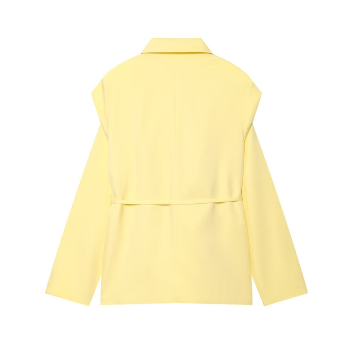 Elegant and fitted blazer jacket for women with wide lapels Lune London