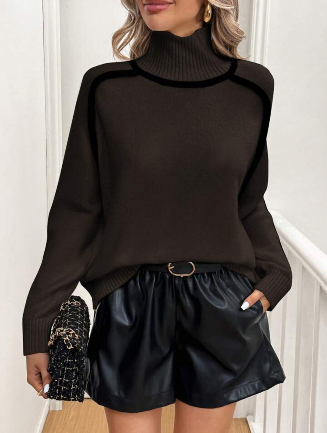 Trendy turtleneck sweater for women with contrast stripes and a relaxed fit Lune London