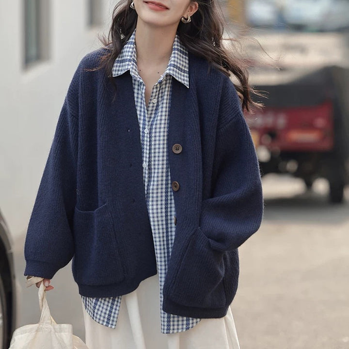 Cardigan Douillet pour Femme avec Grandes Poches et Détails de Boutons Chic & Stil