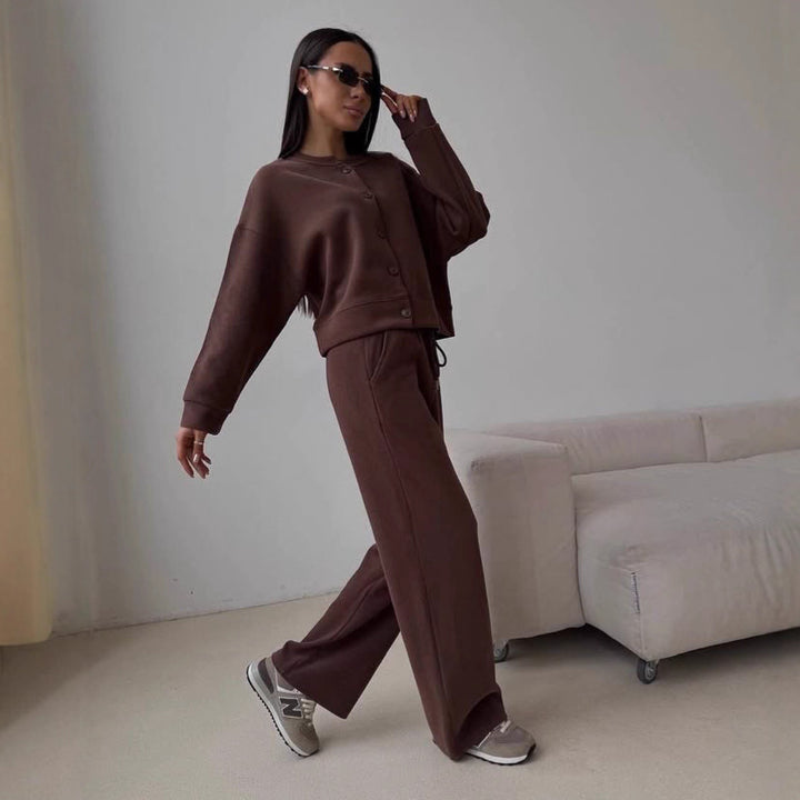 Comfortable lounge set for women with button details and elastic cuffs Lune London