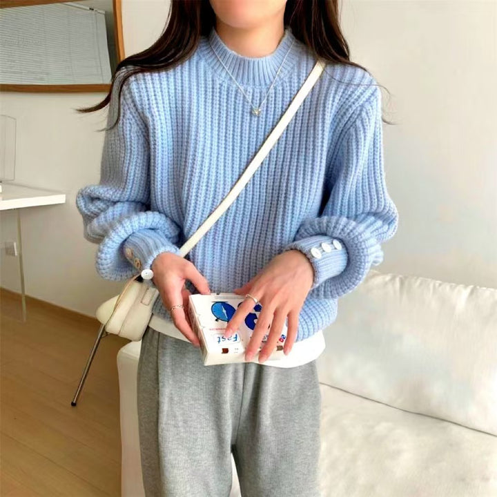 Chunky knit sweater for women with crew neck and decorative buttons Lune London