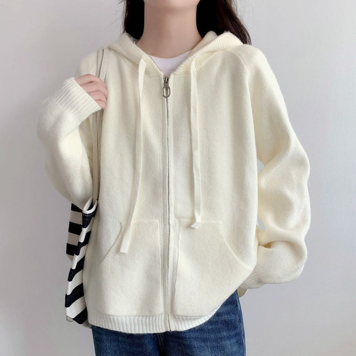 Veste à capuche pour femmes surdimensionnée avec une coupe courte et des poches pratiques Chic & Stil