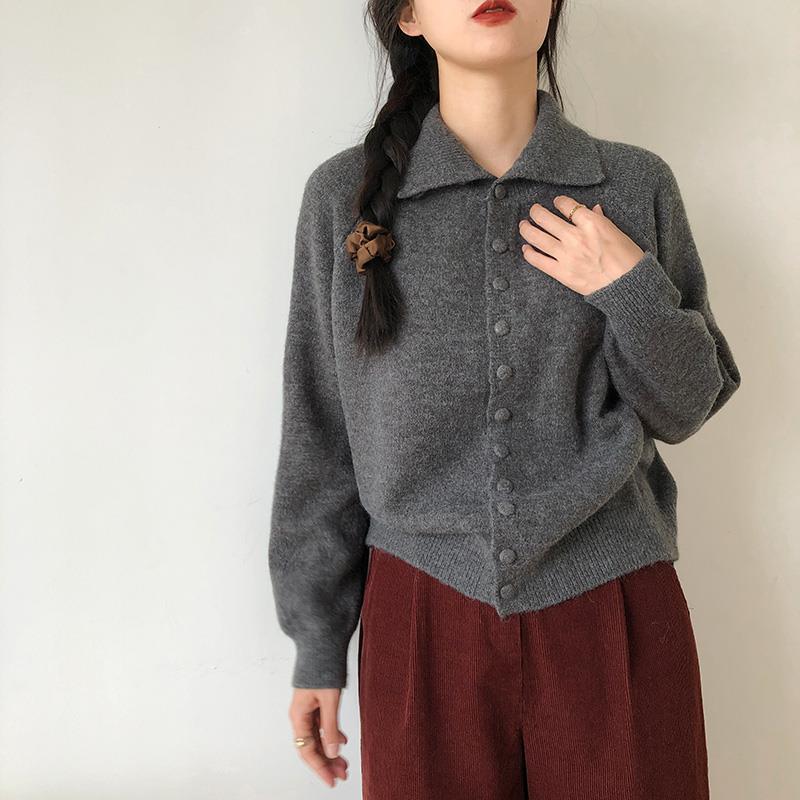 Cardigan à boutons pour femmes avec une coupe moderne et une texture fine Chic & Stil