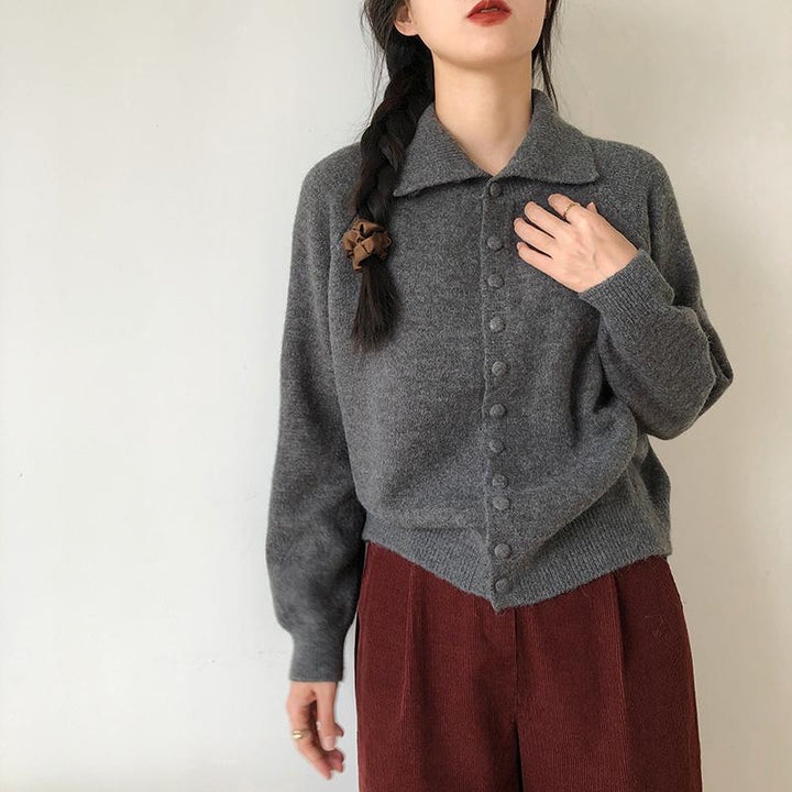 Cardigan à boutons pour femmes avec une coupe moderne et une texture fine Chic & Stil