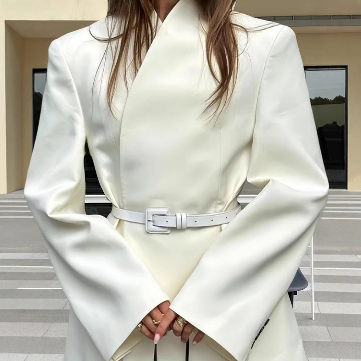 Ladies Elegant and modern blazer jacket Lune London