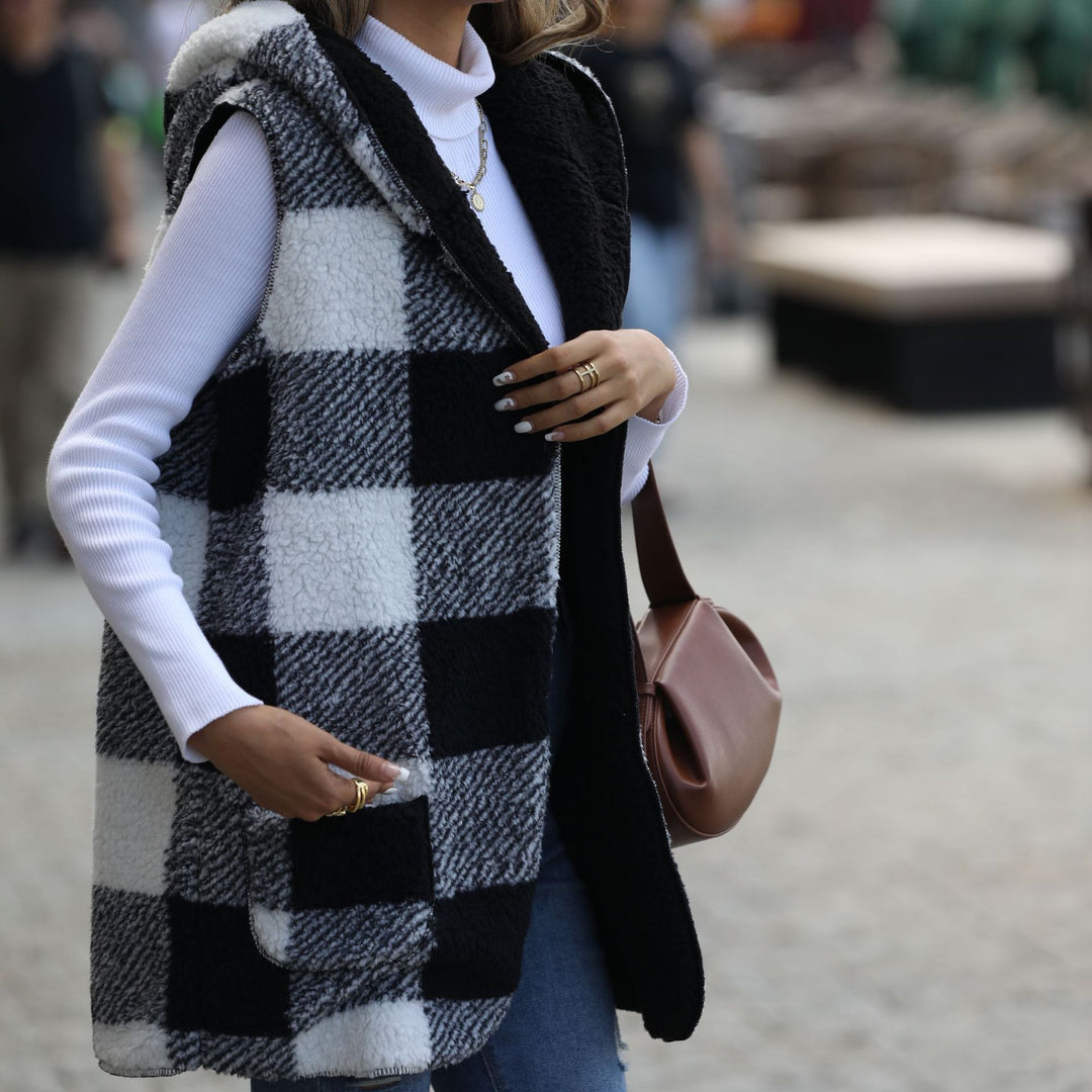 Ladies fleece vest with hood and check pattern Lune London