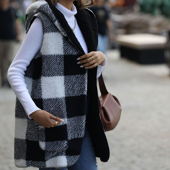 Ladies fleece vest with hood and check pattern Lune London