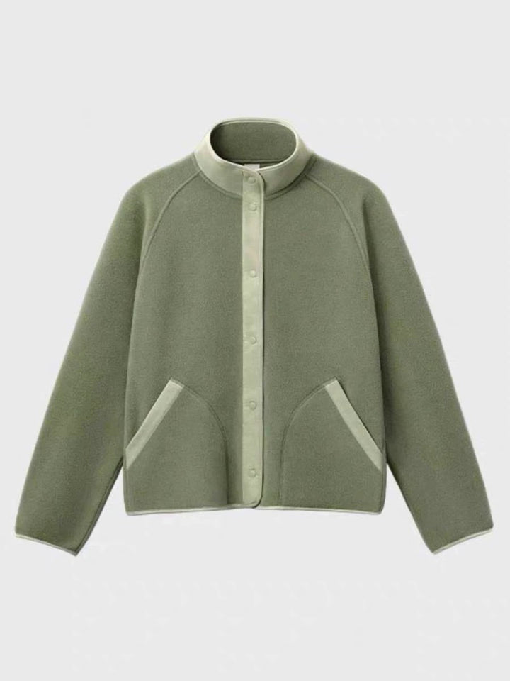 Veste en polaire confortable pour femmes avec col élastique et poches pratiques Chic & Stil