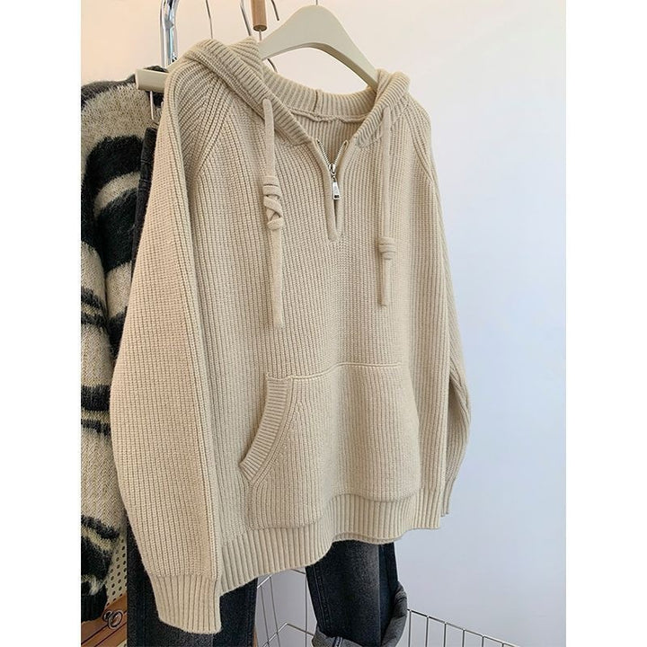 Casual women's hoodie with structured rib design and sensual zipper Lune London