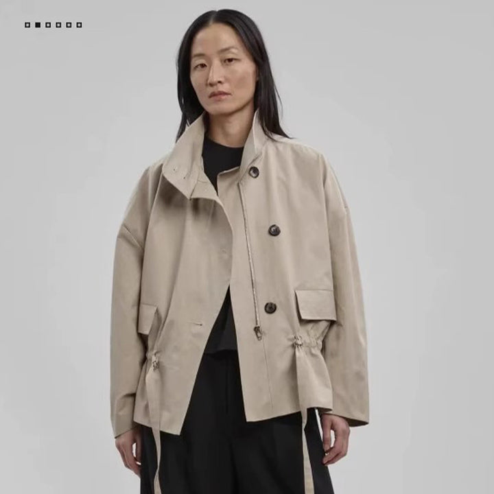 Veste de transition stylée pour femme avec ceinture et col montant Chic & Stil
