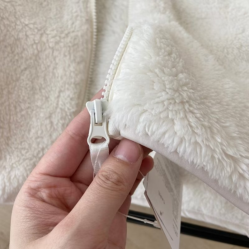 Veste en polaire confortable pour femmes avec col montant et fermeture éclair latérale Chic & Stil