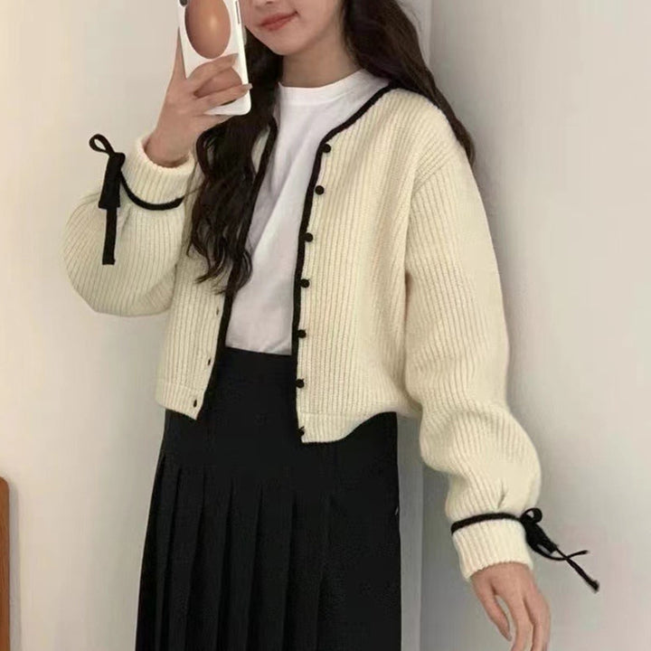 Cardigan for women with contrasting finishes at the sleeves and button placket Lune London