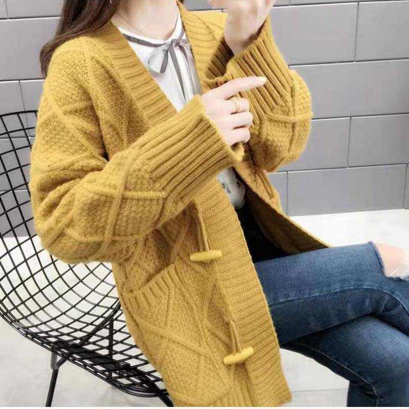 Knitted cardigan for women with a cable design and structures Lune London