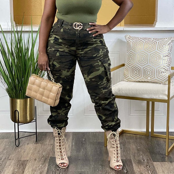 Women's cargo pants with camouflage pattern and high waist Lune London