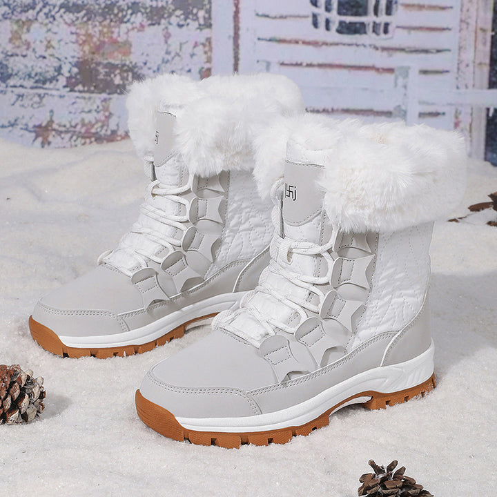 Winter boots for women with insulated faux fur collar and non-slip sole Lune London