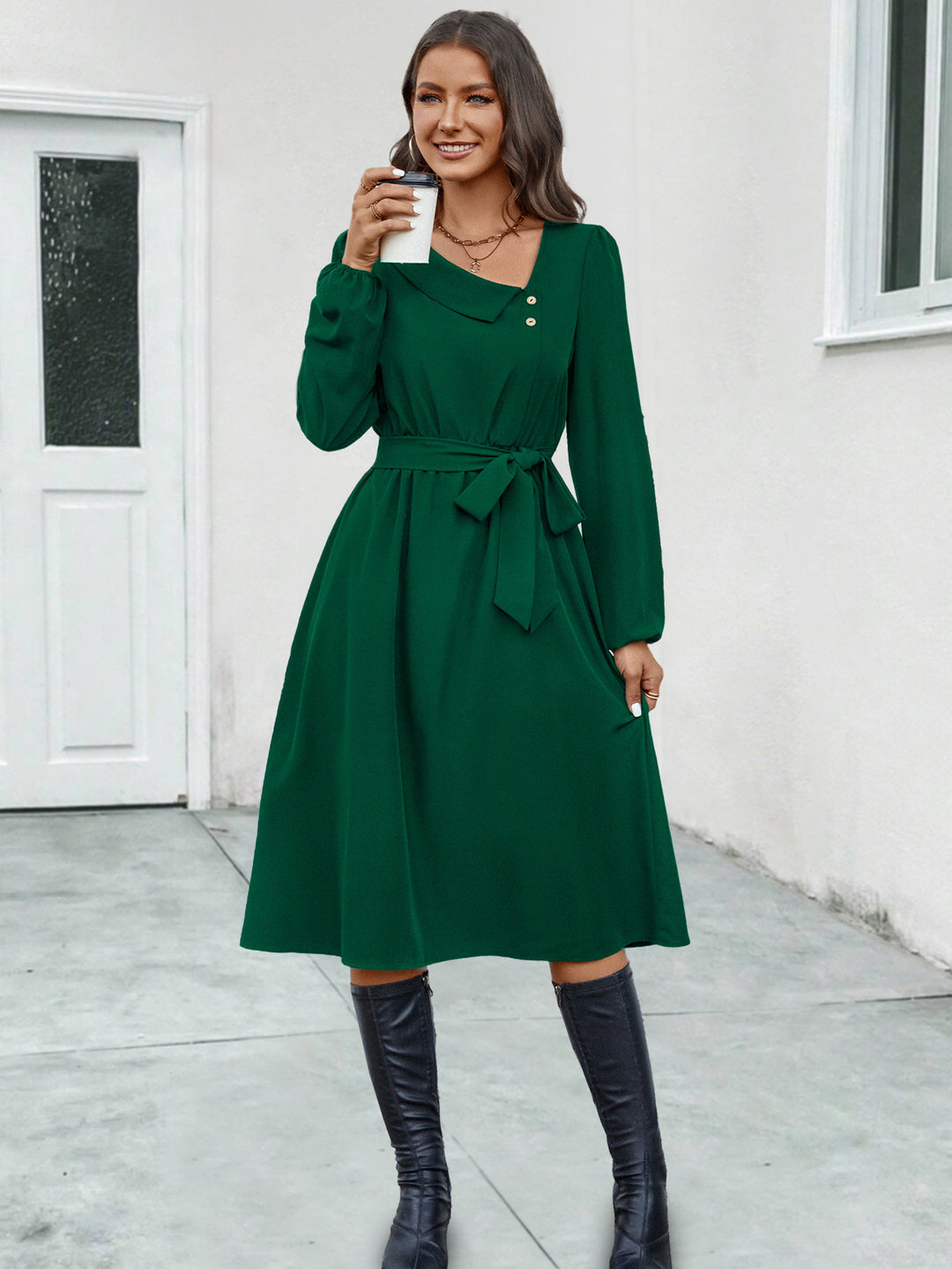 Mid-length dress for women with a fitted cut and elegant button details Lune London