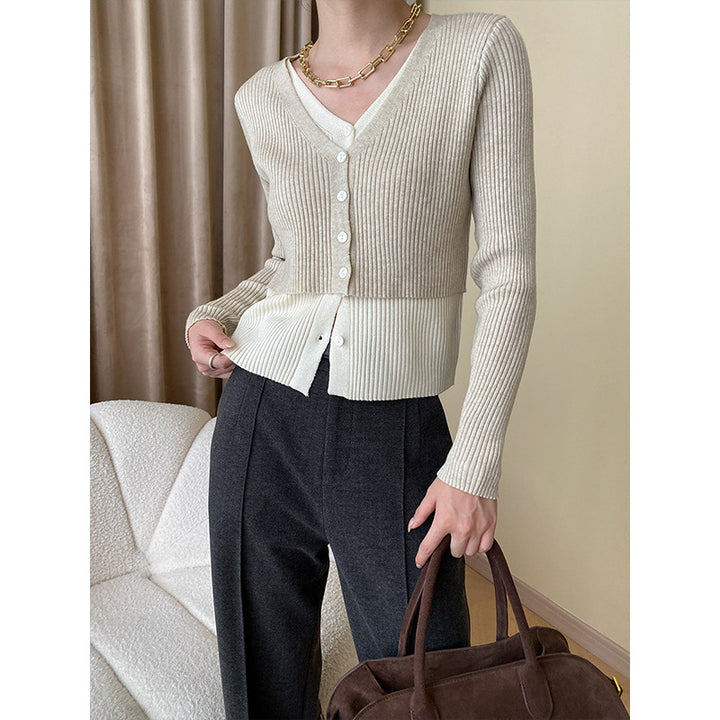 Women's Elegant Knitted Cardigan with Button Details Chic & Stil