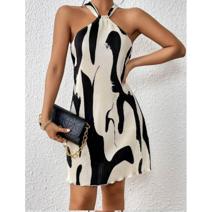 Short fashion dress for women with a refined backless design Lune London