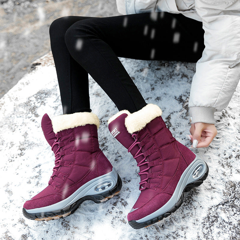 Winter hiking boots for women with insulating and slip-resistant sole construction Lune London