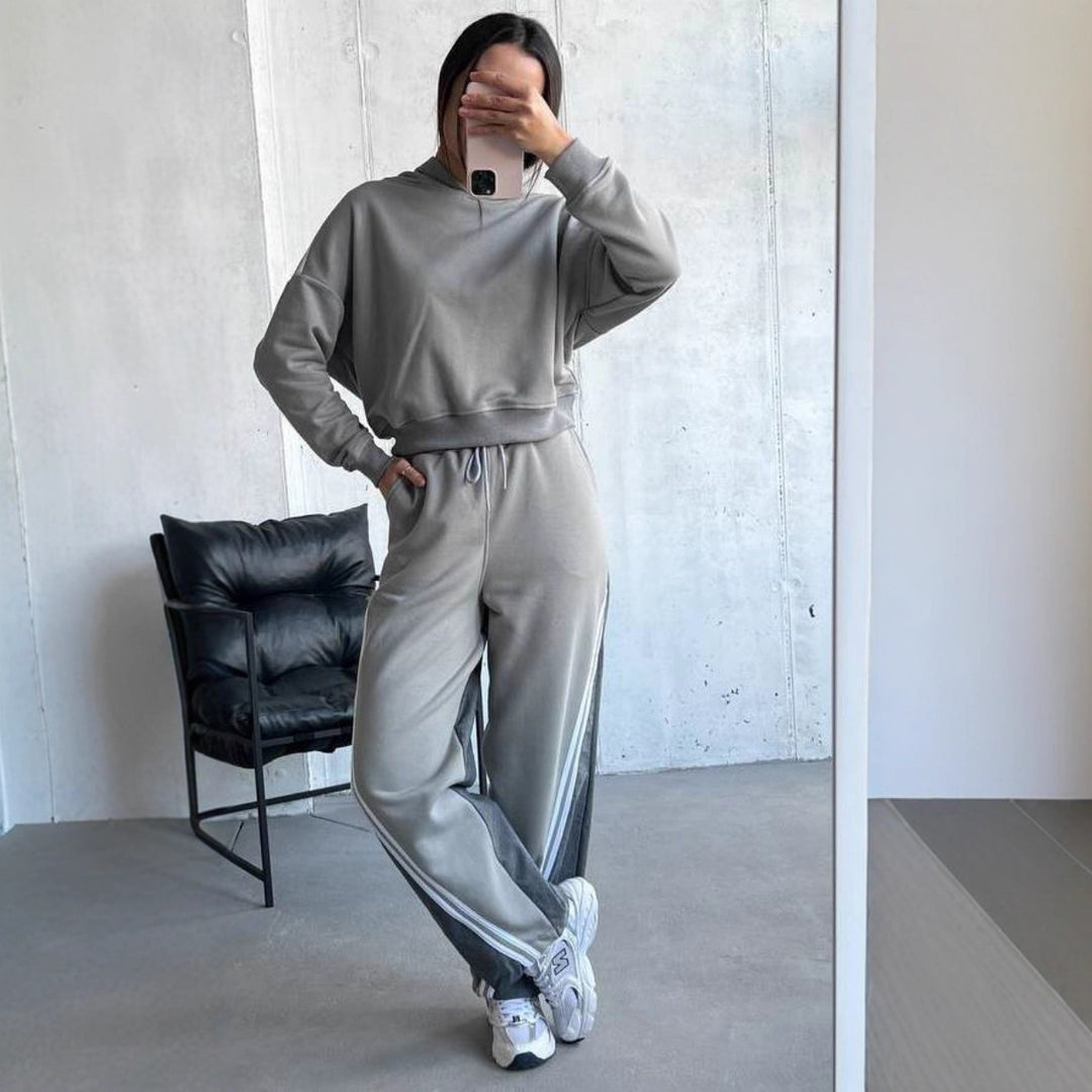 Women Breathable Material Chic and Stylish Hoodie and Jogging Set