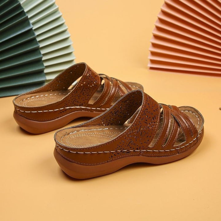 Comfortable strap sandals for ladies with floral cut and ergonomic sole Lune London