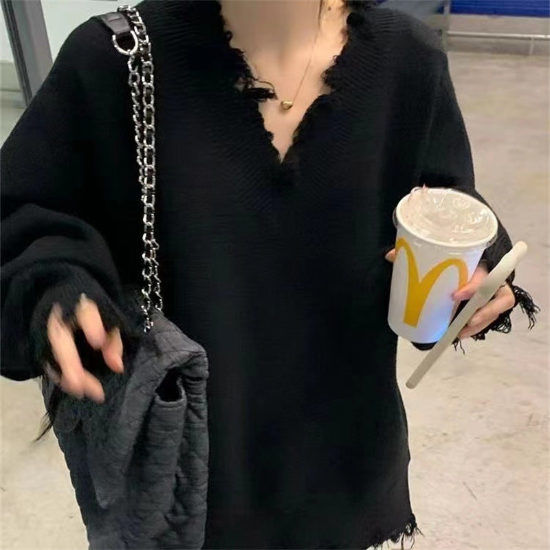 Casual knit sweater for women with V-neck fringe Lune London