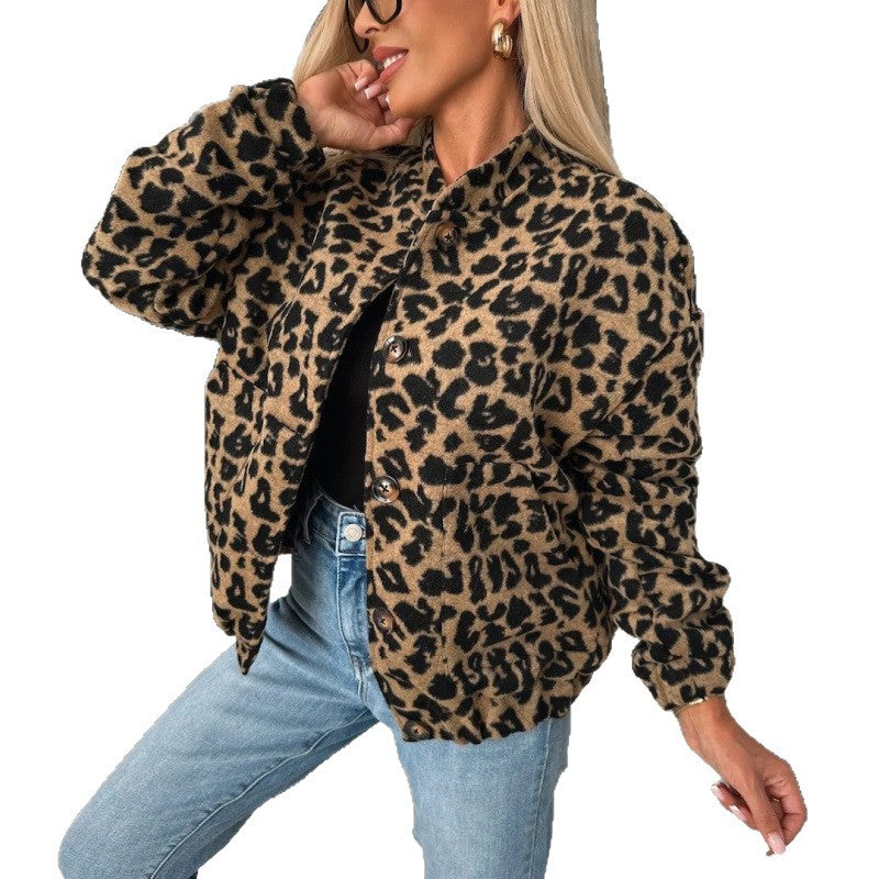 Ladies trendy leopard fleece jacket with casual chic cut