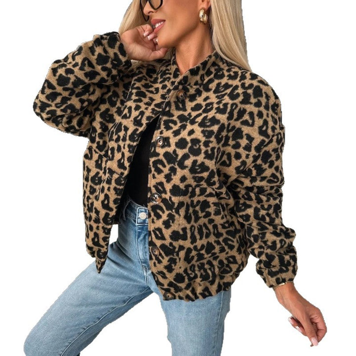 Ladies trendy leopard fleece jacket with casual chic cut