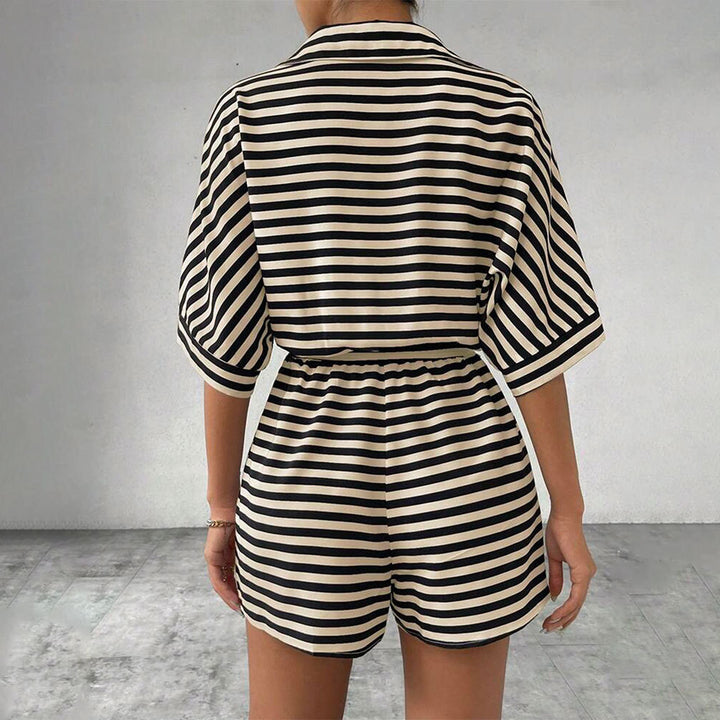 Salopette courte pour femme avec motif à fines rayures et coupe ajustée Chic & Stil