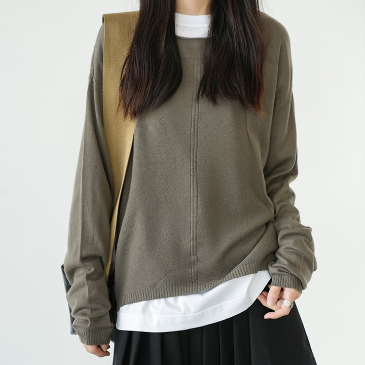 Casual knit sweater for women with an oversized fit and a chic and stylish striped pattern
