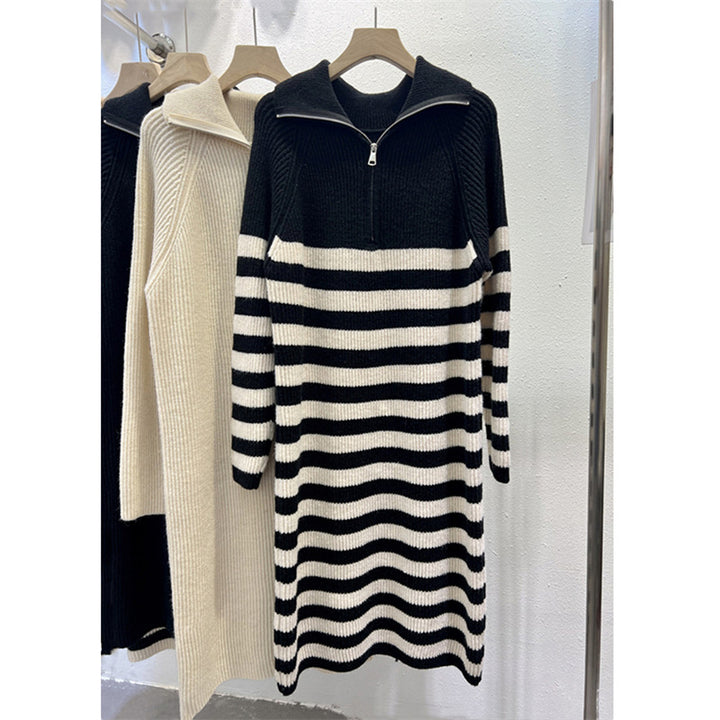 Robe en tricot pour femmes avec col montant moderne et fermeture éclair fonctionnelle Chic & Stil
