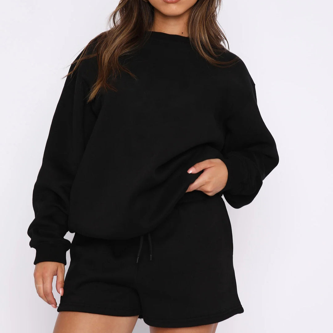 Women's casual sweatset with comfortable short sleeve top and cozy shorts Chic & Stil