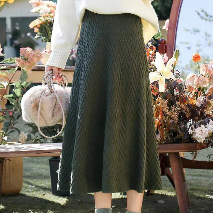 Maxi skirt for women with decorative braid pattern and elastic waistband Lune London