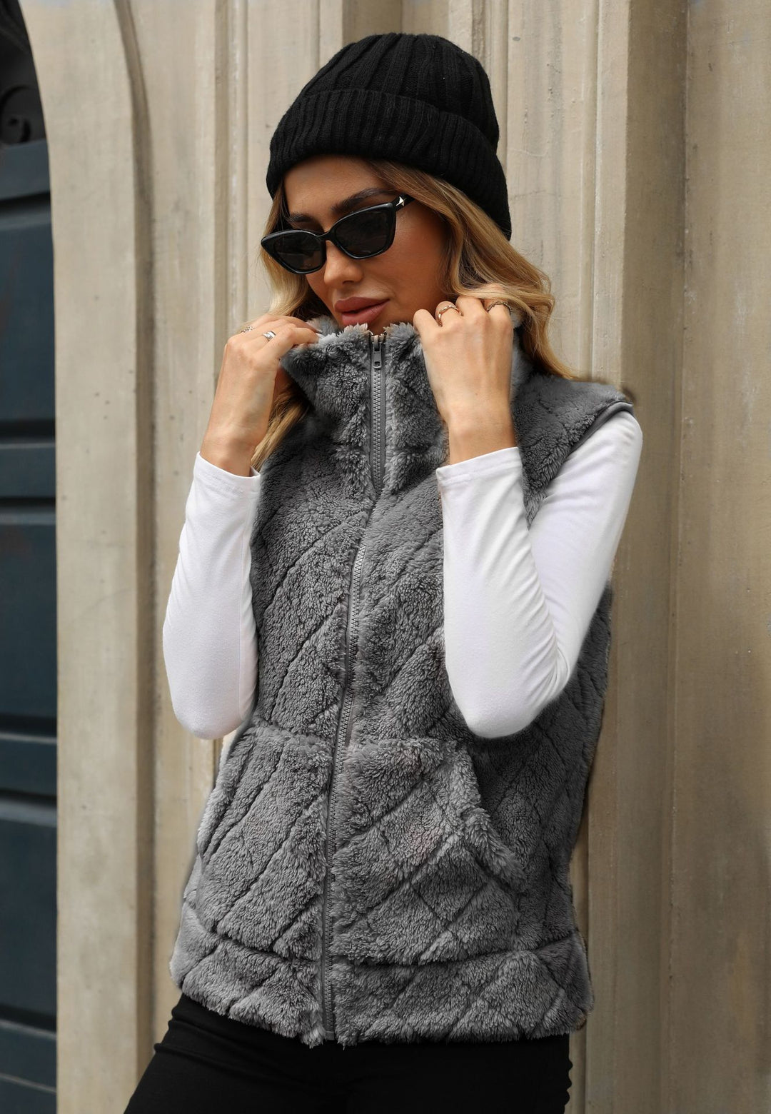Fleece jacket for women with a modern quilted pattern and practical pockets Lune London