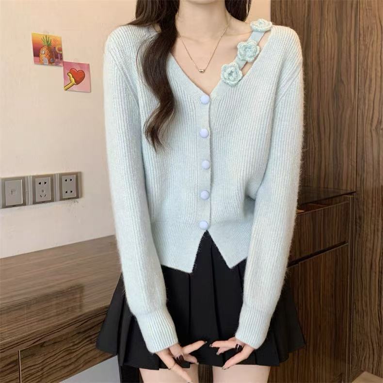 Women's knitted jacket with floral detail and button closure Lune London