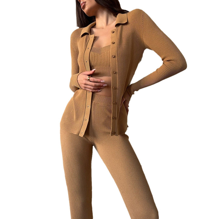 Women’s knitted loungewear set with elegant button detail and fitted cut Lune London