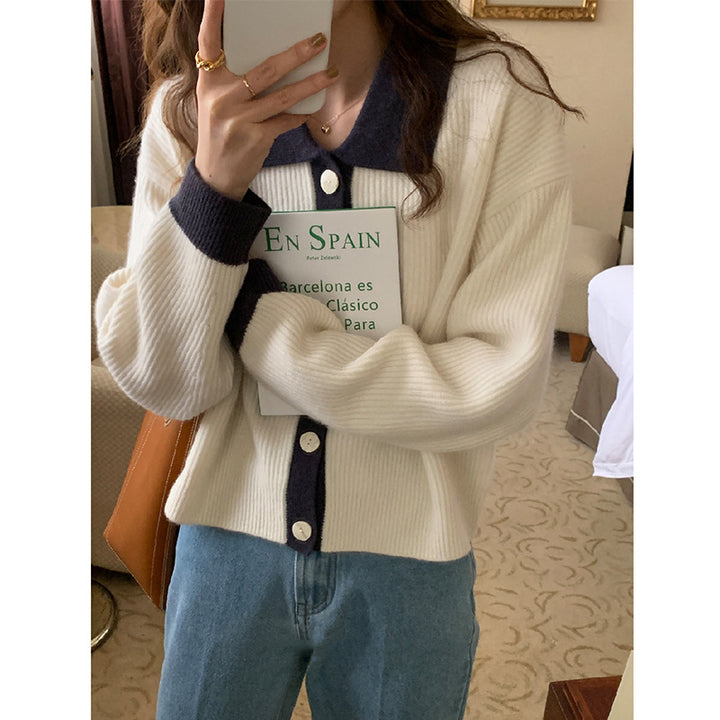 Women's patterned cardigan with stylish collar and decorative buttons Chic & Stil