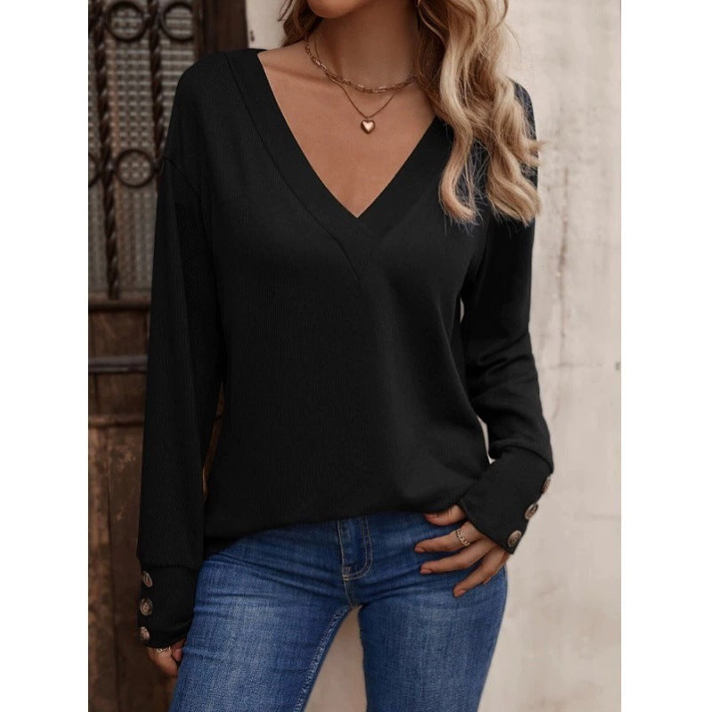 Women's casual V-neck sweater with special button details Lune London