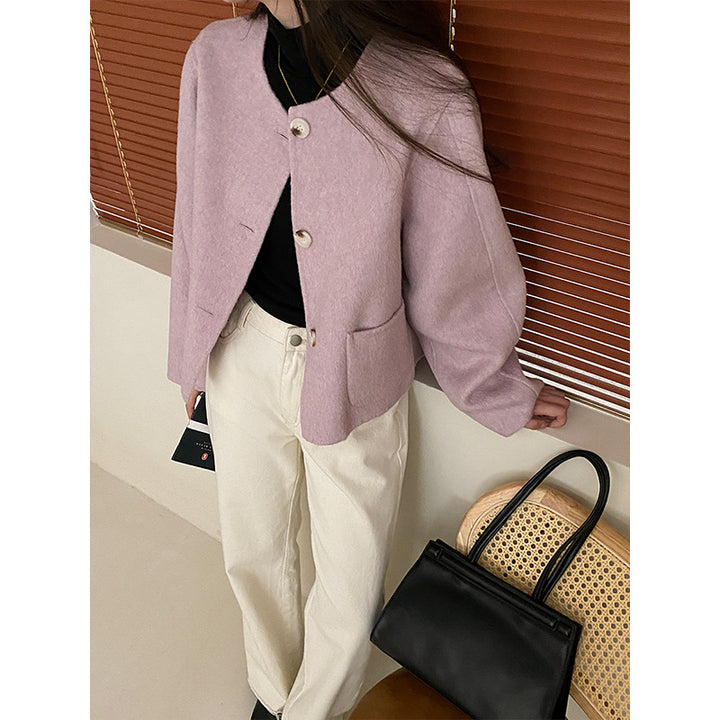Women's soft and fashionable cardigan with classic button details Chic & Stil