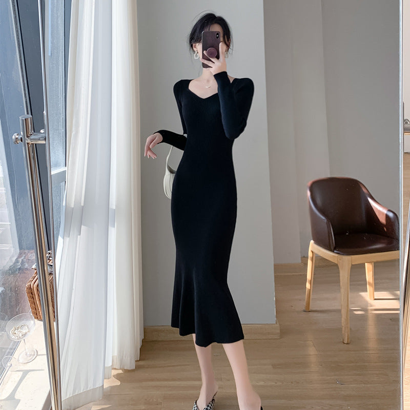 Robe en tricot pour femmes avec un élégant décolleté en V et un ourlet évasé Chic & Stil