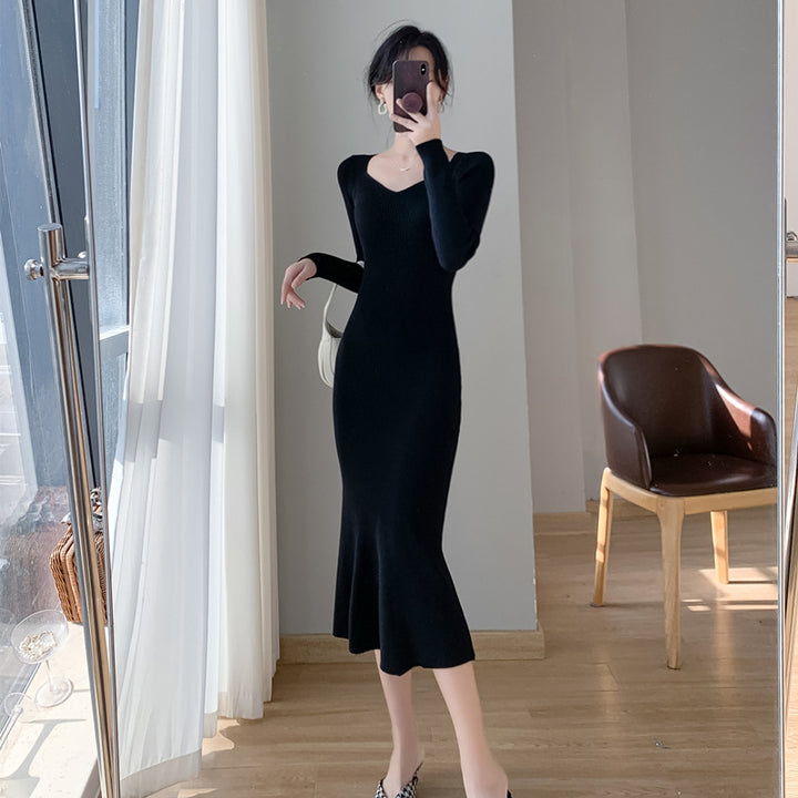 Robe en tricot pour femmes avec un élégant décolleté en V et un ourlet évasé Chic & Stil