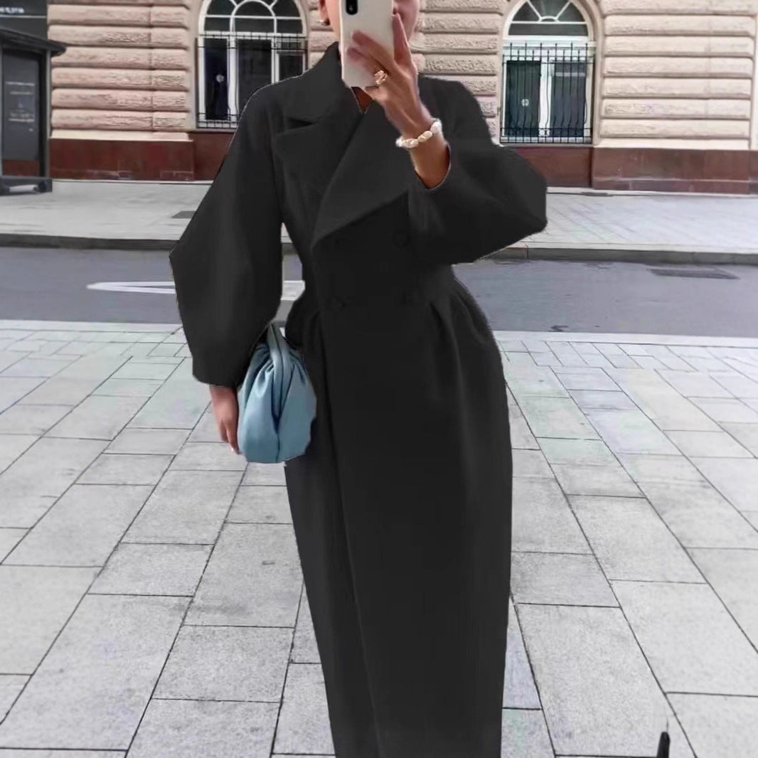 Manteau trench élégant pour femmes avec coupe ajustée et fente latérale Chic & Stil
