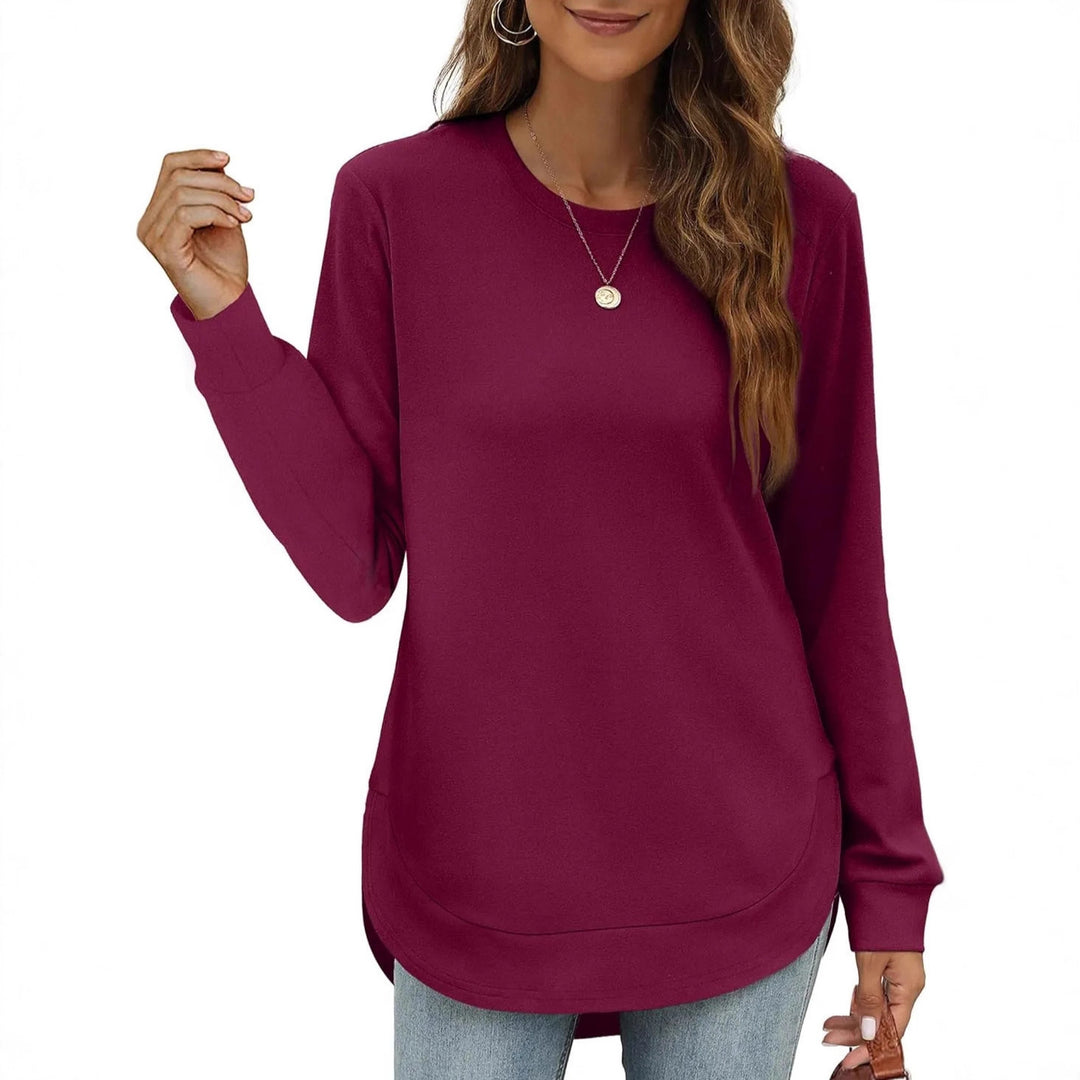 Casual women's long sleeve sweater with curved hem Lune London