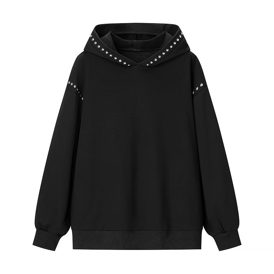 Sweat-shirt à capuche pour femmes avec des clous décoratifs et une coupe décontractée Chic & Stil
